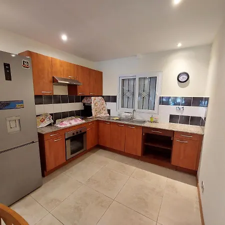 Otaks1 Waterside Stunning 4B Villa 80 Metres From The Beach With All Amenities Nearby & A Large Pool